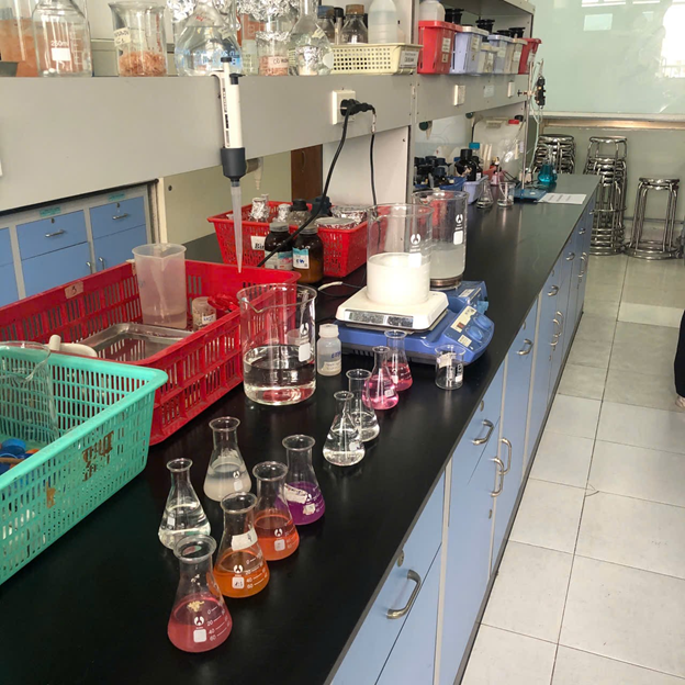 Khu vực chuẩn độ hóa học và pha chế dung dịch mẫu